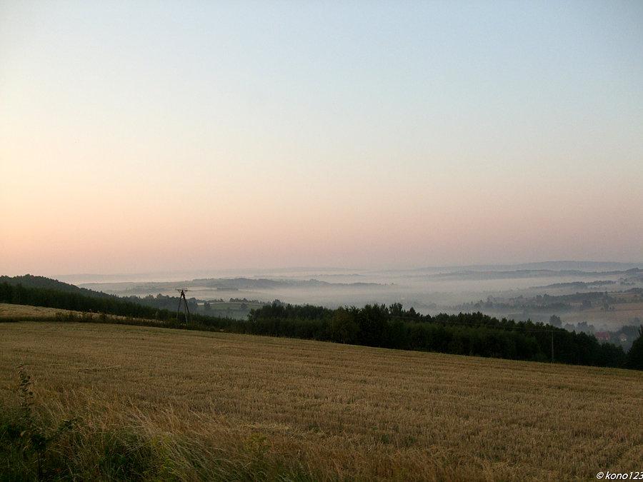 Pogórze Dynowskie we mgle