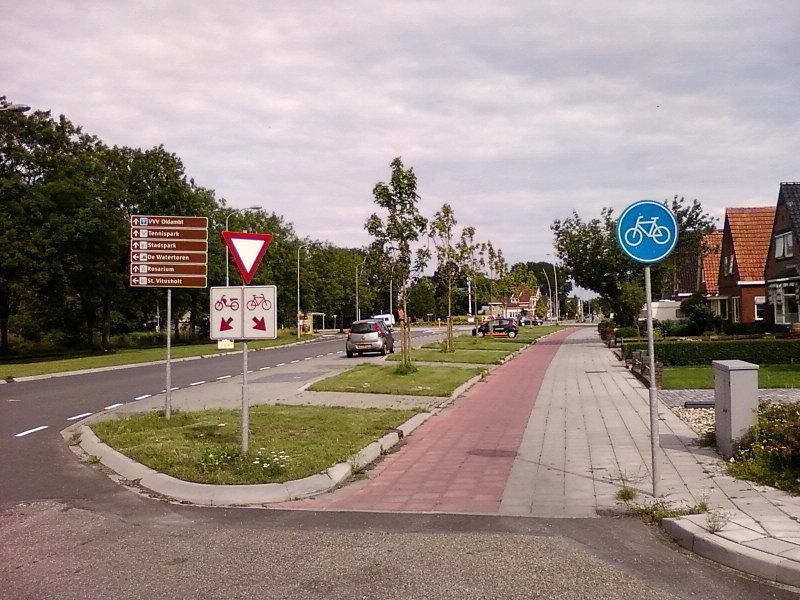 Oddzielenie motorowerzystów od rowerzystów
