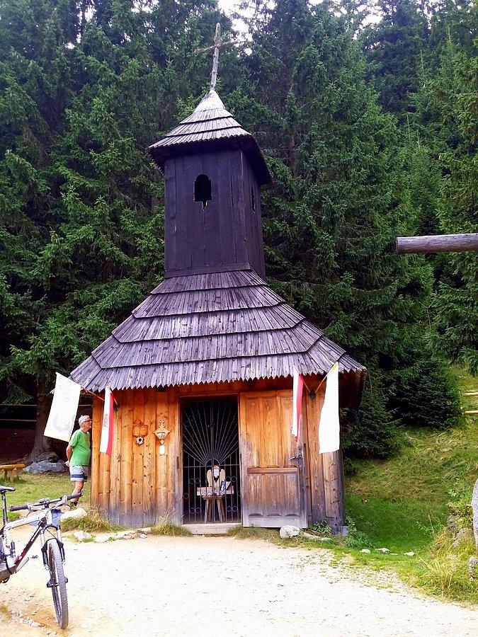 Kapliczka na Polanie Chochołowskiej