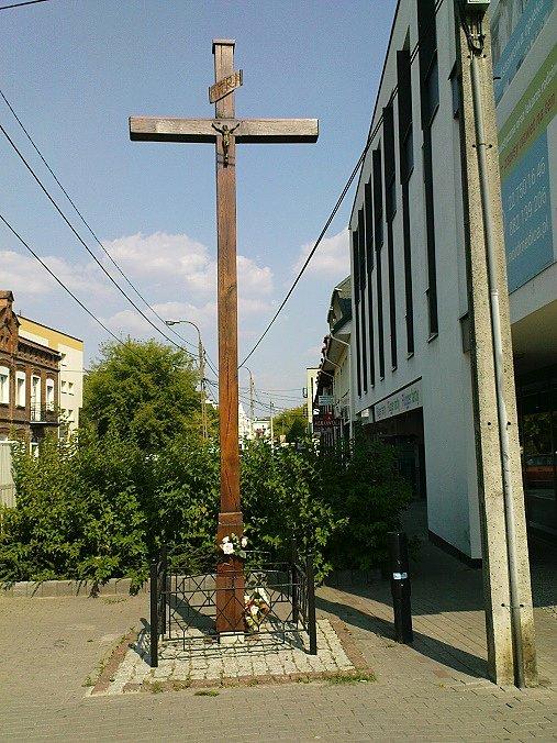 Krzyż przydrożny w Piasecznie na rogu ulic Puławskiej i Młynarskiej