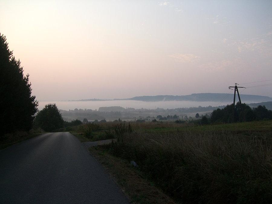 Mgła nad Sanem a dalej pasmo Kruszelnicy