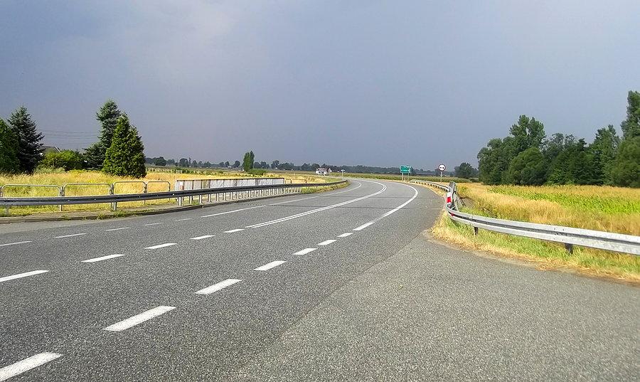 Chałupki, Co parę kilometrów pada