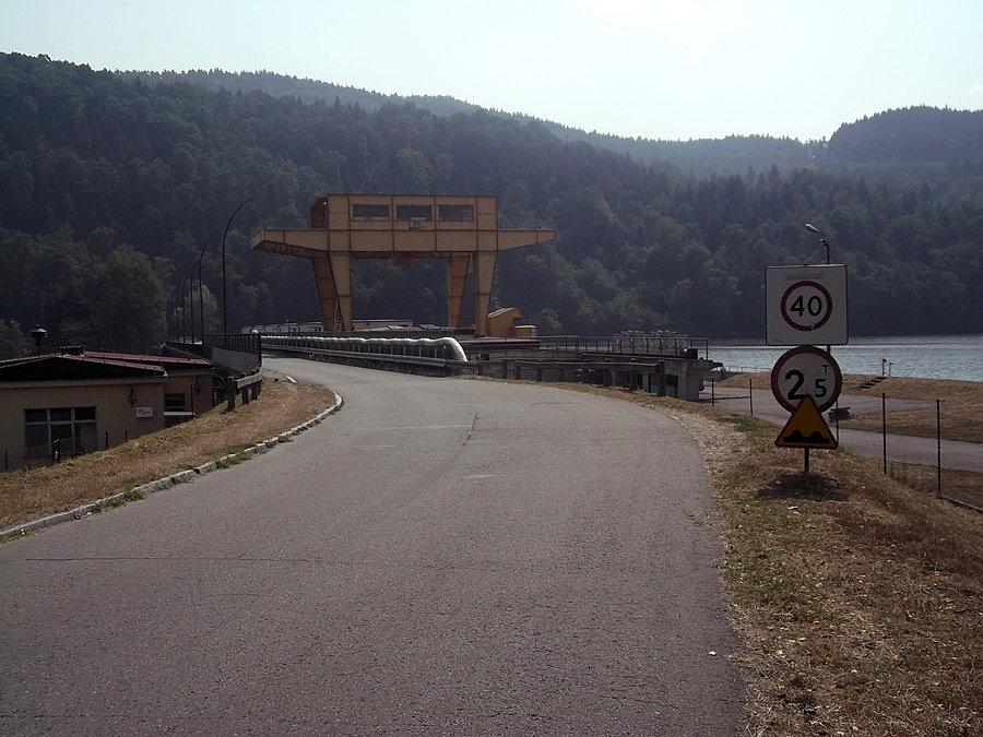 Zapora na jez. Czchowskim