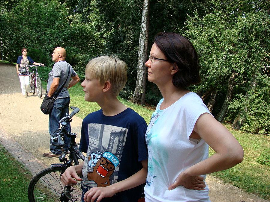 Rodzinka na Różance słuch koncertu.Oczywiście dojazd na koncert rowerowy