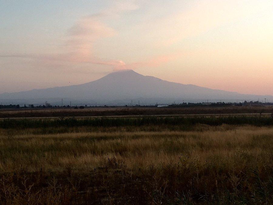 Etna o poranku widać ją z wielu km