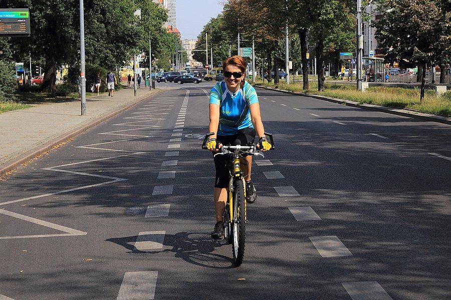 Jedziemy ulicą Piastów w Szczecinie