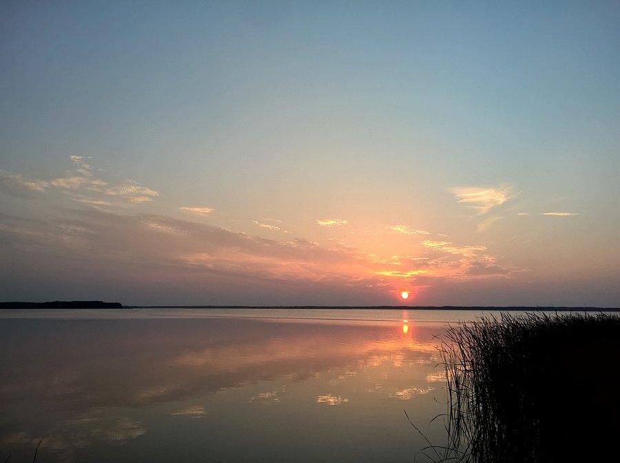 Zachód słońca nad Zalewem Szczecińskim w Nowym Warpnie