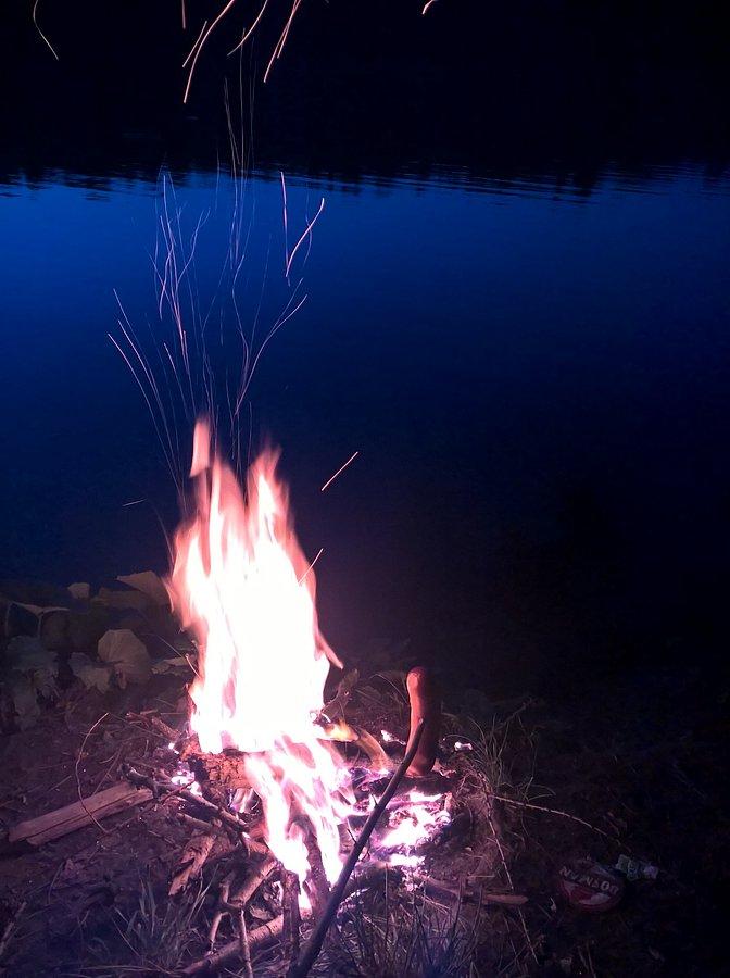 Ognisko i kiełbaski nad jeziorem Doszatyń