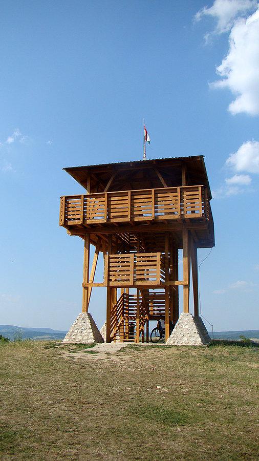 Drewniana wieża widokowa