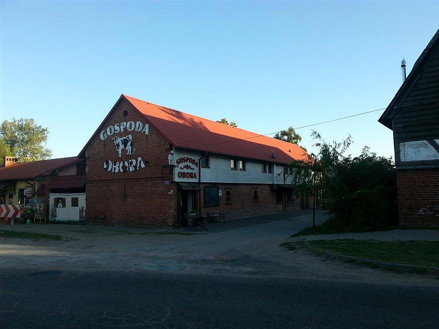 Knajpa zaadaptowana z autentycznej obory. Bobolin