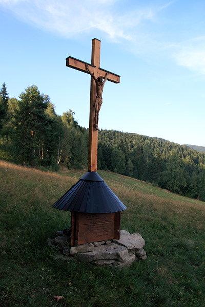 Krzyż na halach Niedźwiadki