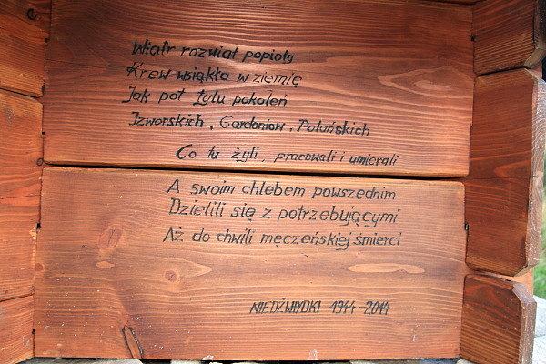 Krzyż na halach Niedźwiadki, napisy