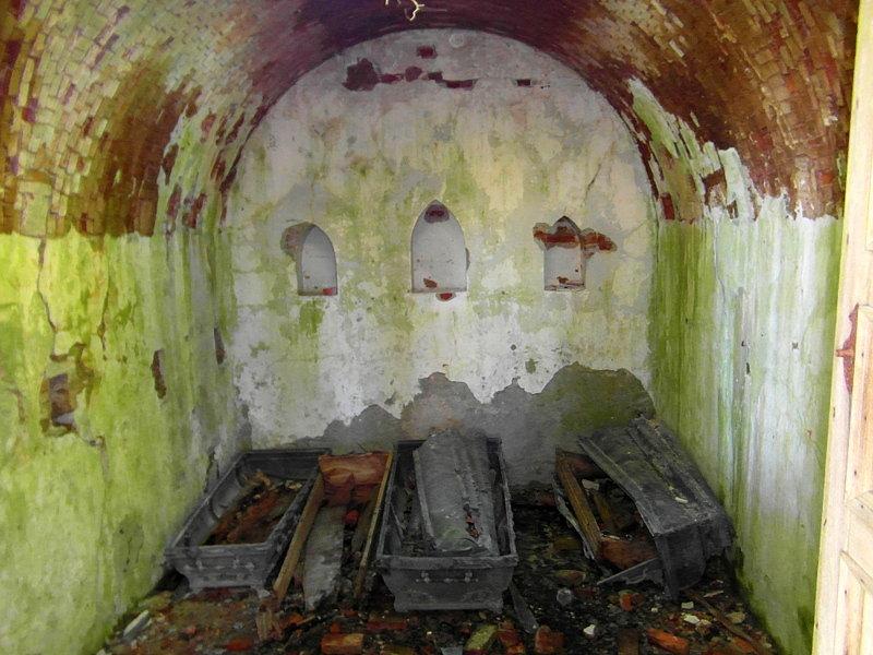 Grobowiec z 1857 roku jednej z rodzin ziemiańskich von Tesmar - Borkowo Lęborskie