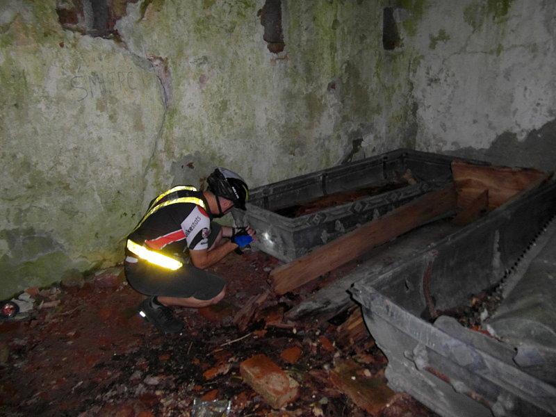 Grobowiec z 1857 roku jednej z rodzin ziemiańskich von Tesmar - Borkowo Lęborskie