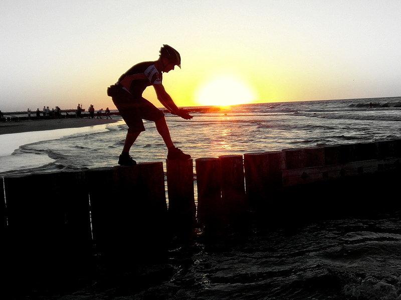 Zachód słońca na plaży w Łebie