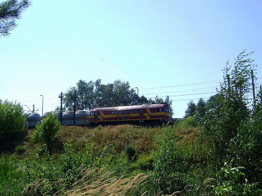 M62M-009 w służbie ZIK-u Sandomierz z manewruje z gruszkami po stacji Tomaszów Mazowiecki