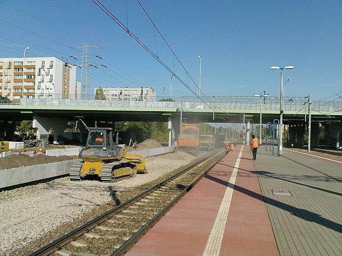 Robota idzie pełną parą- kurz wzbija się gęsto