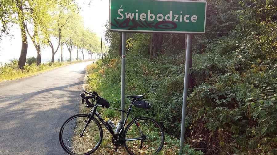 Świebodzice. Wjazd od strony Bogaczowic