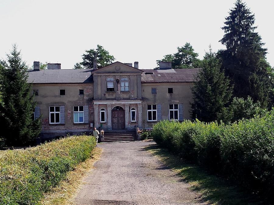 Dwór w wsi Długie