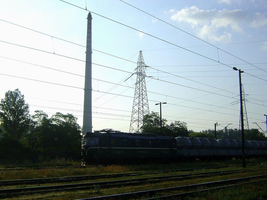 181.121-5 z gruszkami oczekuje godziny odjazdu do Inowrocławia