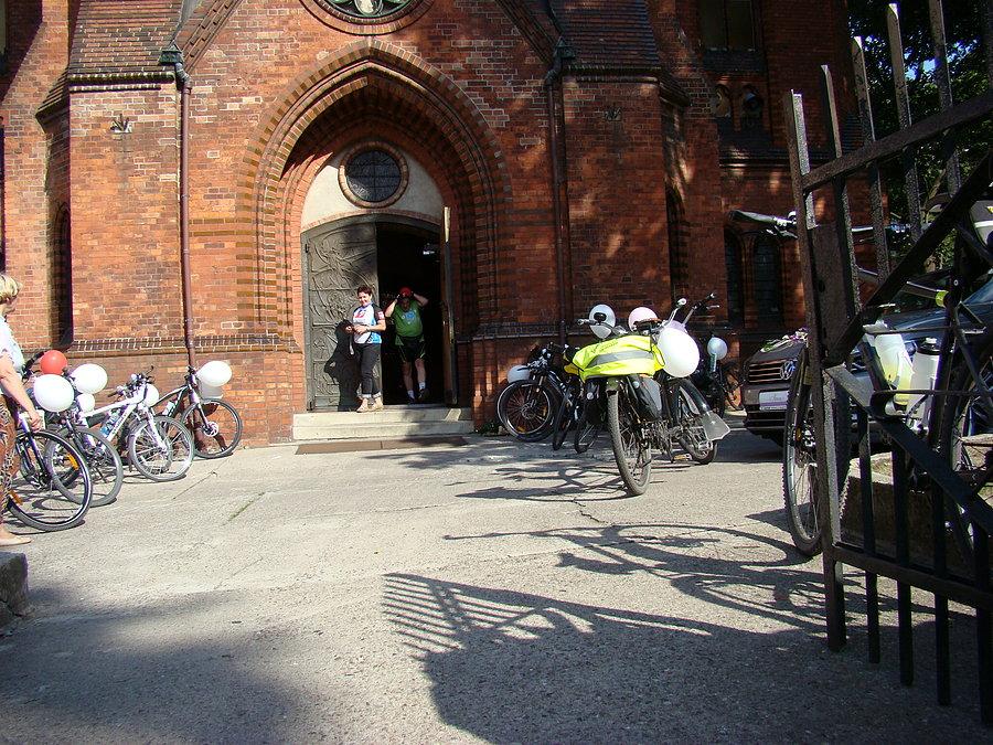Przygotowania do rowerowego powitania dla rowerowych nowożeńców