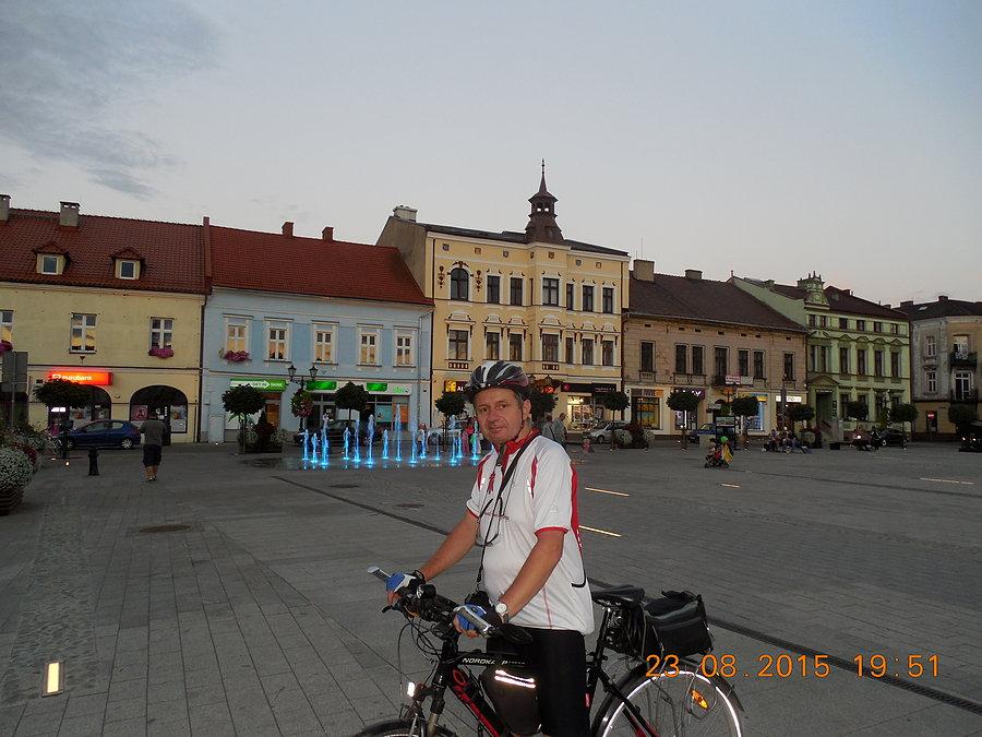 Z kolorową fontanną na oświęcimskim rynku