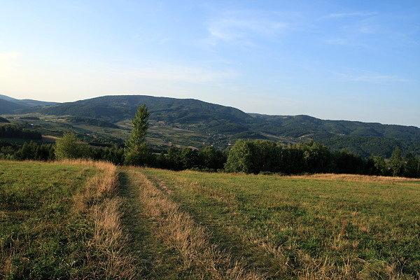 Widok ze wzgórza Połom na Modyń