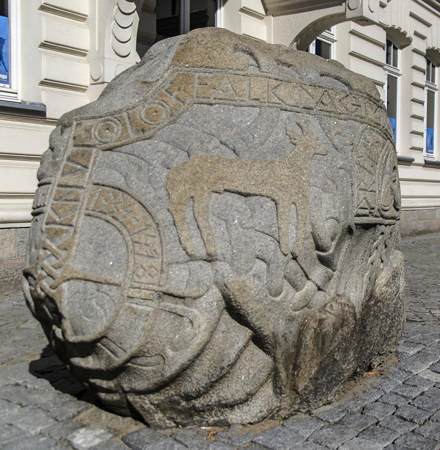 Przed muzeum