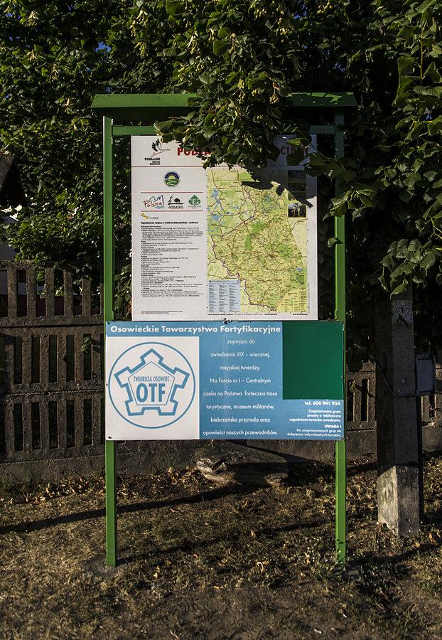 Informacja przy fortyfikacjach w Ossowcu