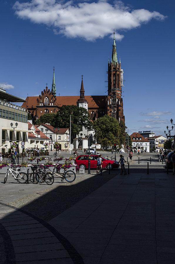 W tle Białostocka Archikatedra