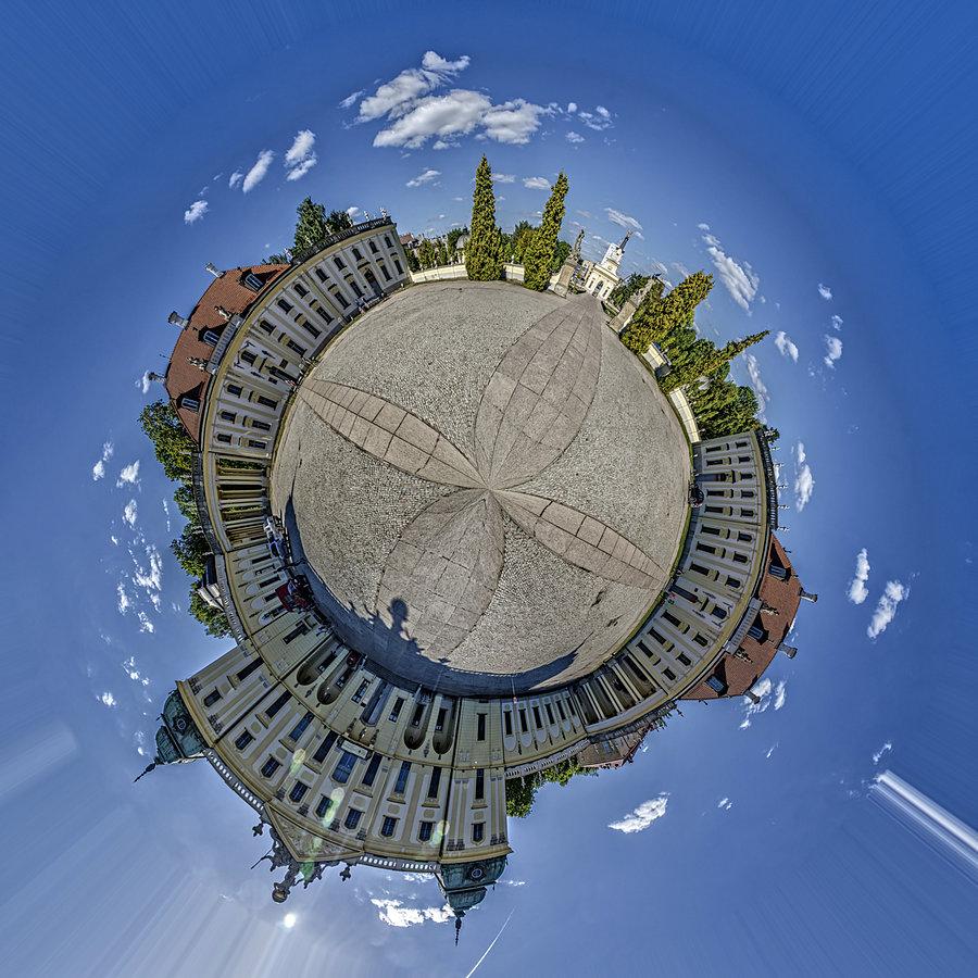 Aż mnie korciło by poskładać małą planetkę :) Pałacu Branickiego