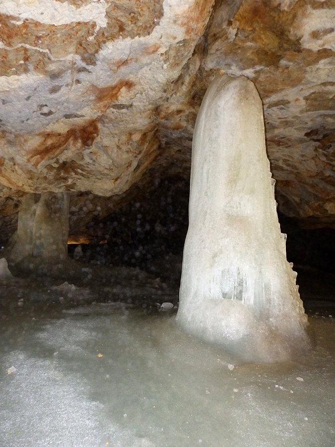 Lodowy stalagmit