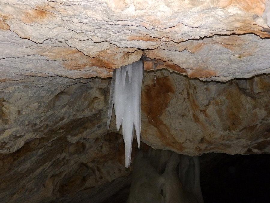 Lodowy stalaktyt