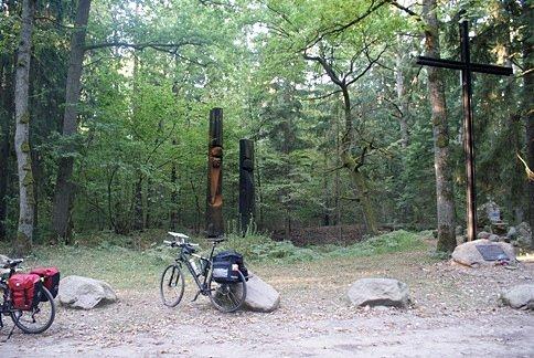 W miejscu straceń 142 mieszkańców Hajnówki i okolic zamordowanych przez Hitlerowskich barbarzyńców