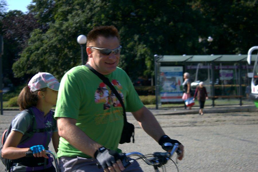 Benasek z Natalią w drodze pod pomnik "Trzech Orłów"