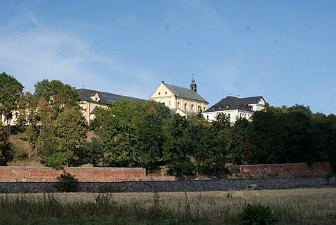 Widok na miasto z nad brzegu rzeki Bug