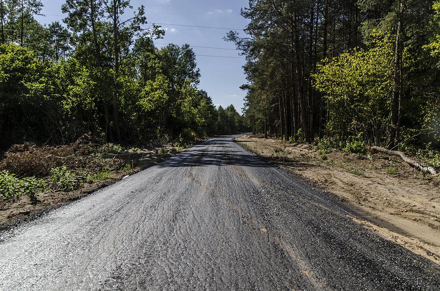 Tutaj miał być szutr jest asfalt, może jeszcze go kładą, ale da się jechać, rowerem oczywiście
