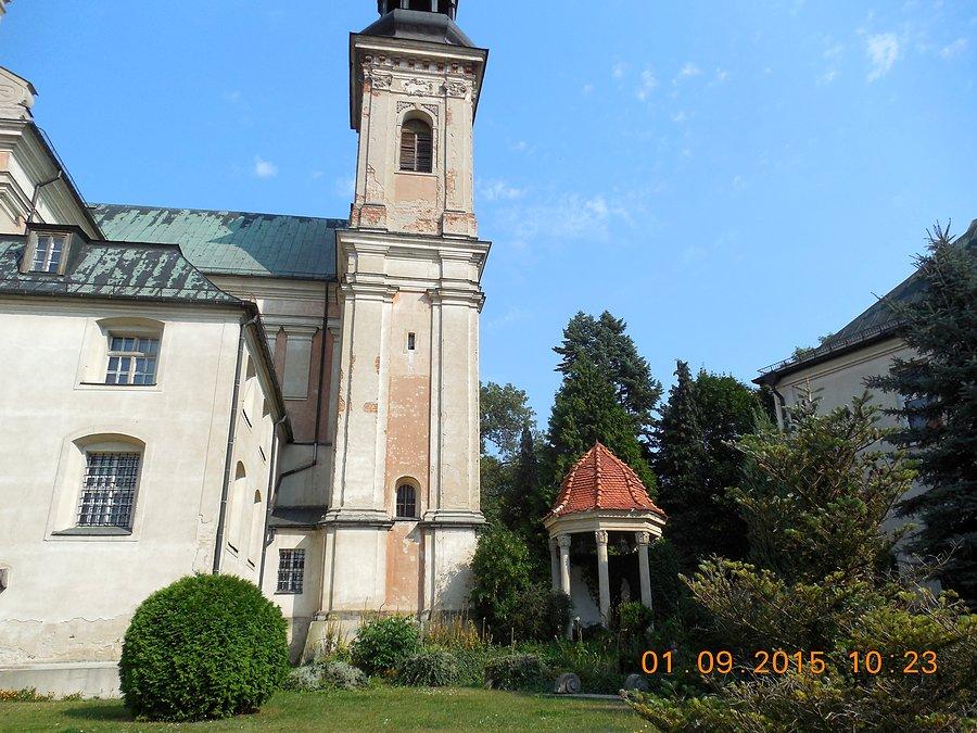 Na terenie klasztoru w Lądzie