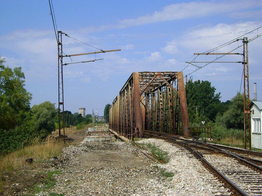 Kolejowy most żelazny na Pilicy na linii kolejowej nr 25 rozebrany