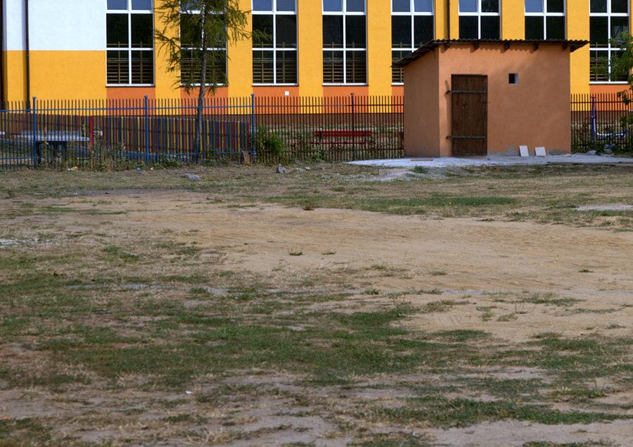 Przykościelna latryna w Głowaczowie