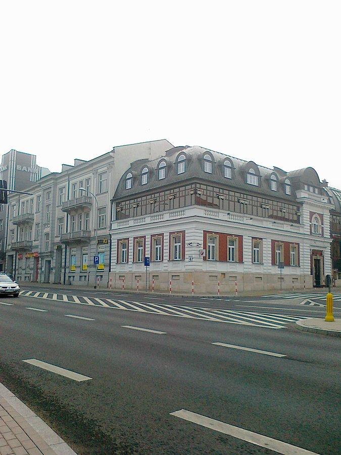 Kamieniczka na rogu Sienkiewicza i Warszawskiej