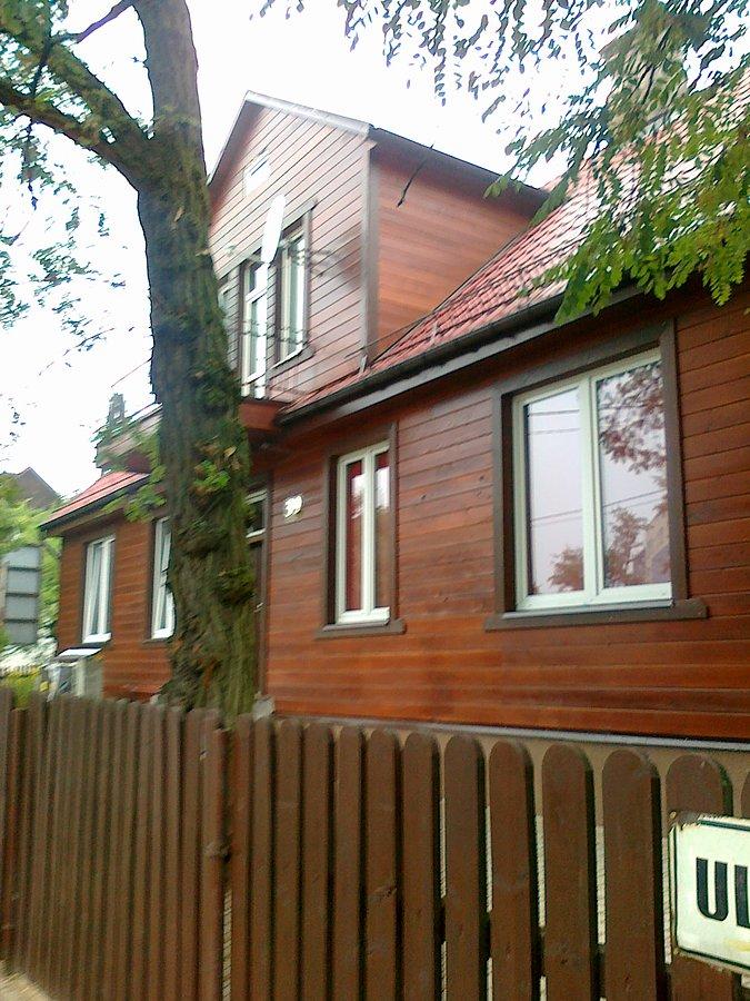 Odnowione drewniane domy mają swój urok