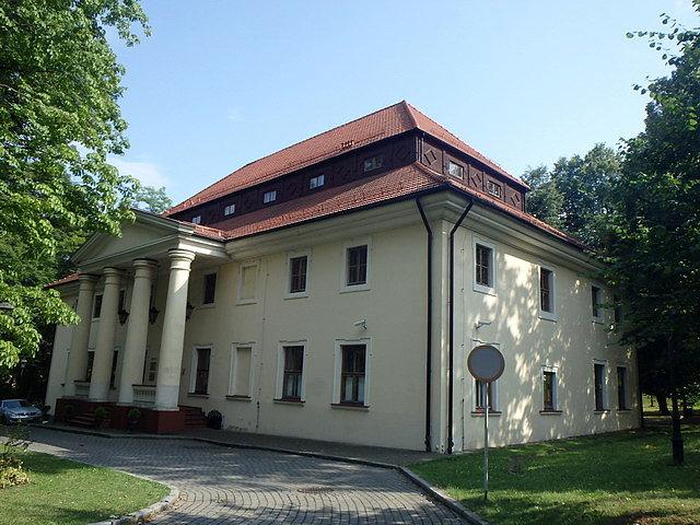Dwór Zieleniewskich w Trzebini
