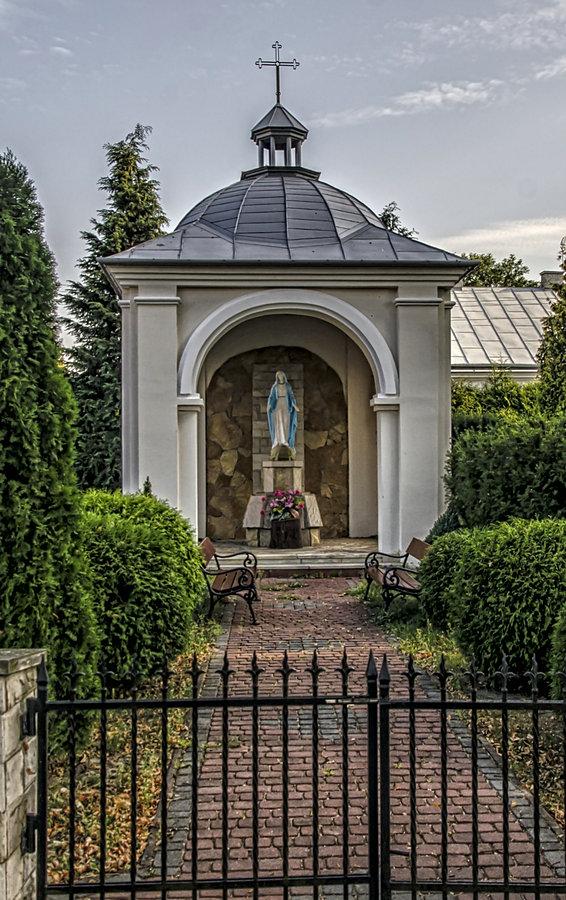 Kaplica przy kościele w Jedlińsku