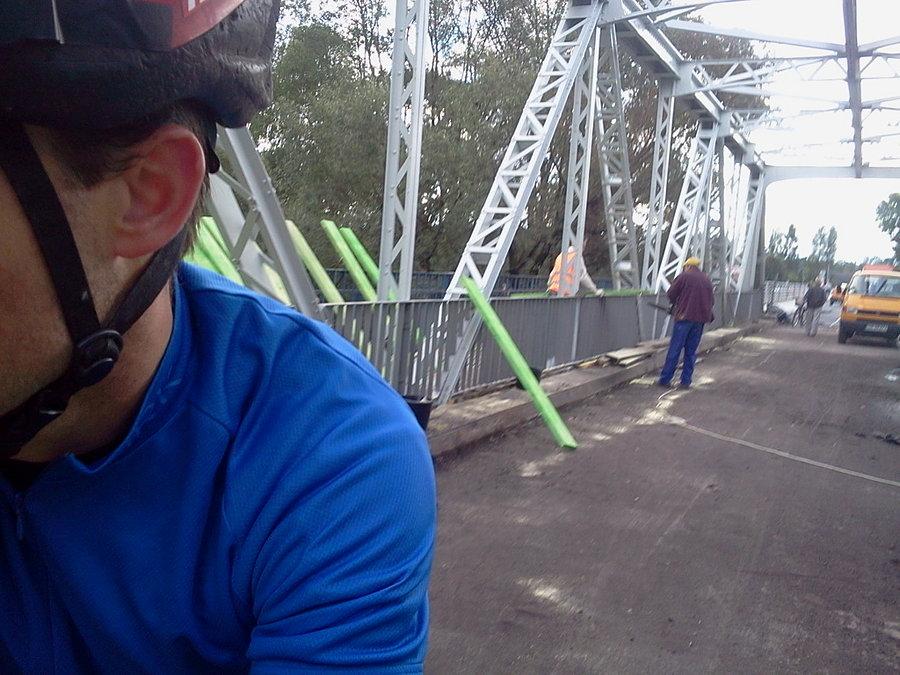 Przez remontowany most na Wisle w Strumieniu