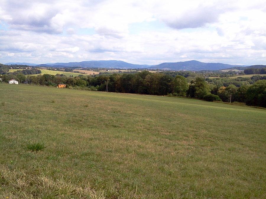 Widoczek na Beskidy z Gumien