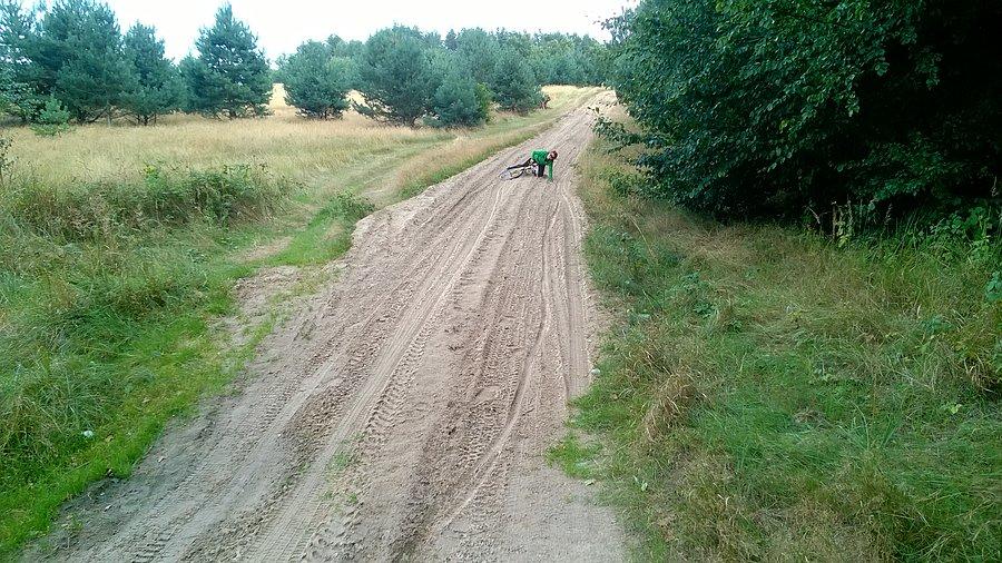 Upadek na piaszczystej drodze koło Siedlic