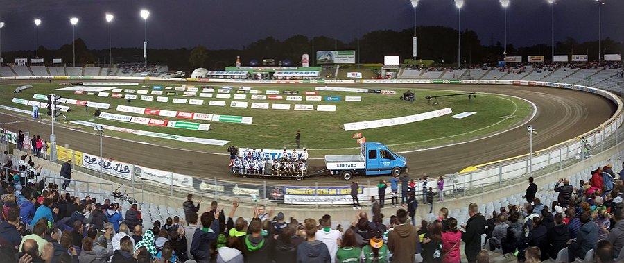 Panorama stadionu Arena Częstochowa podczas prezentacji drużyn