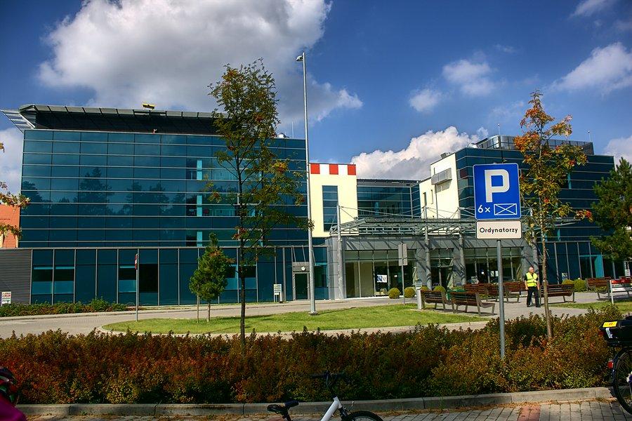 Nowe skrzydło szpitala w Zdunowie z lądowiskiem dla śmigłowców naa dachu