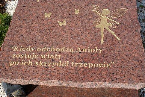 "Kiedy odchodzą Anioły zostaje wiatr po ich skrzydeł trzepocie"